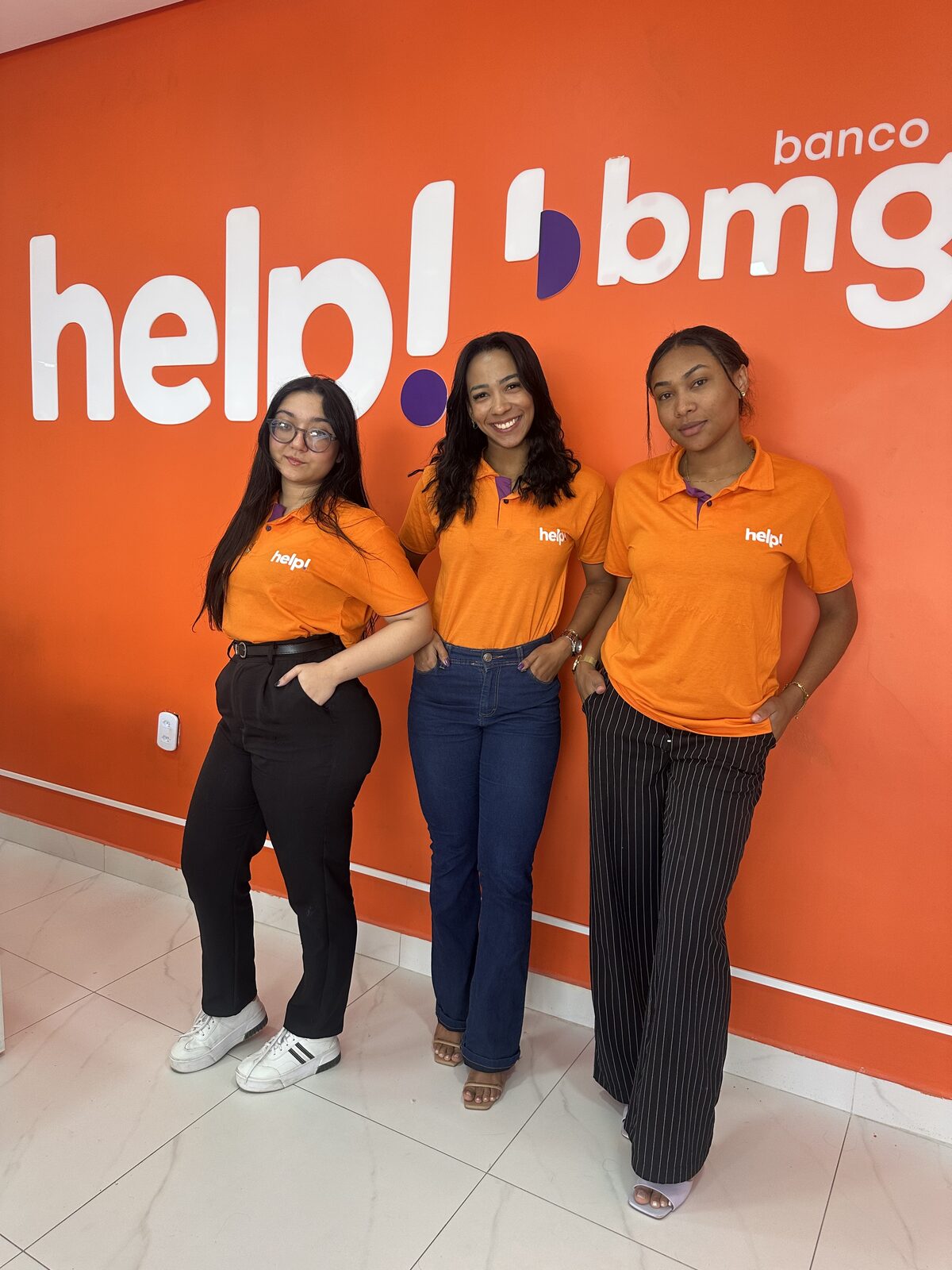 Equipe de atendentes da help! Barreiras